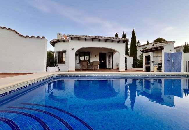 Villa/Dettached house in Pego - Villa El Descanso, private pool, 6 p